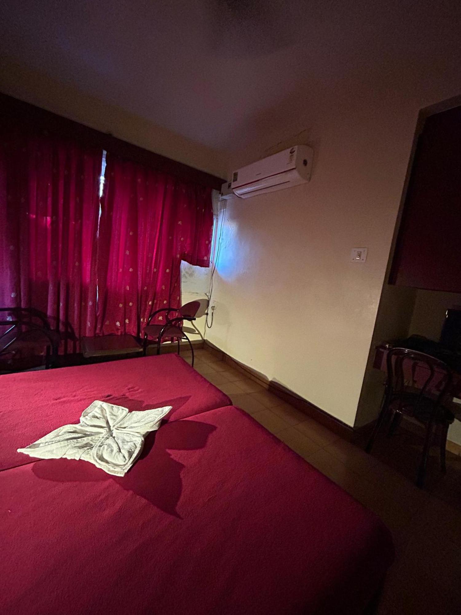 Hotel Prabha Ratnāgiri Buitenkant foto