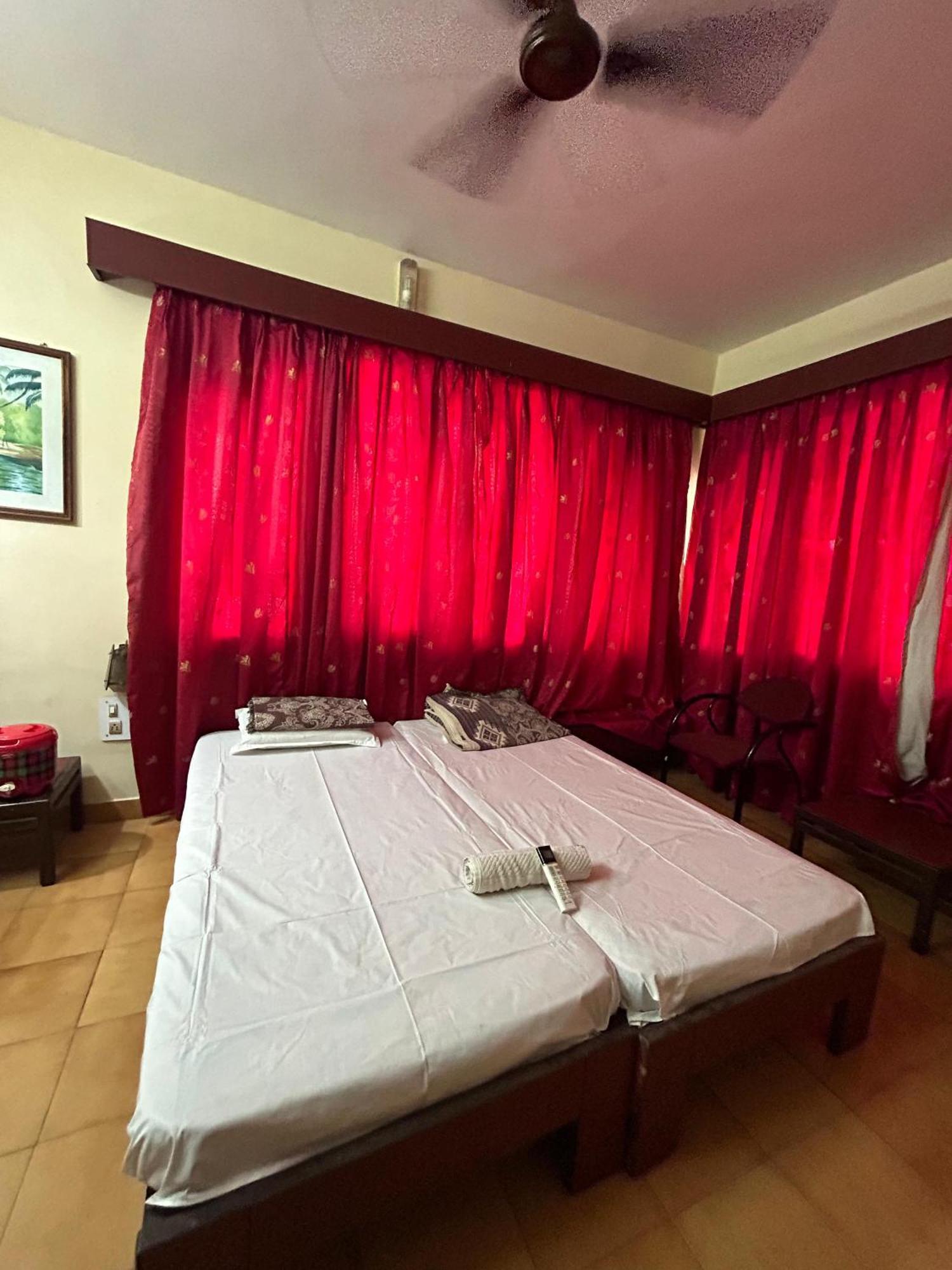 Hotel Prabha Ratnāgiri Buitenkant foto