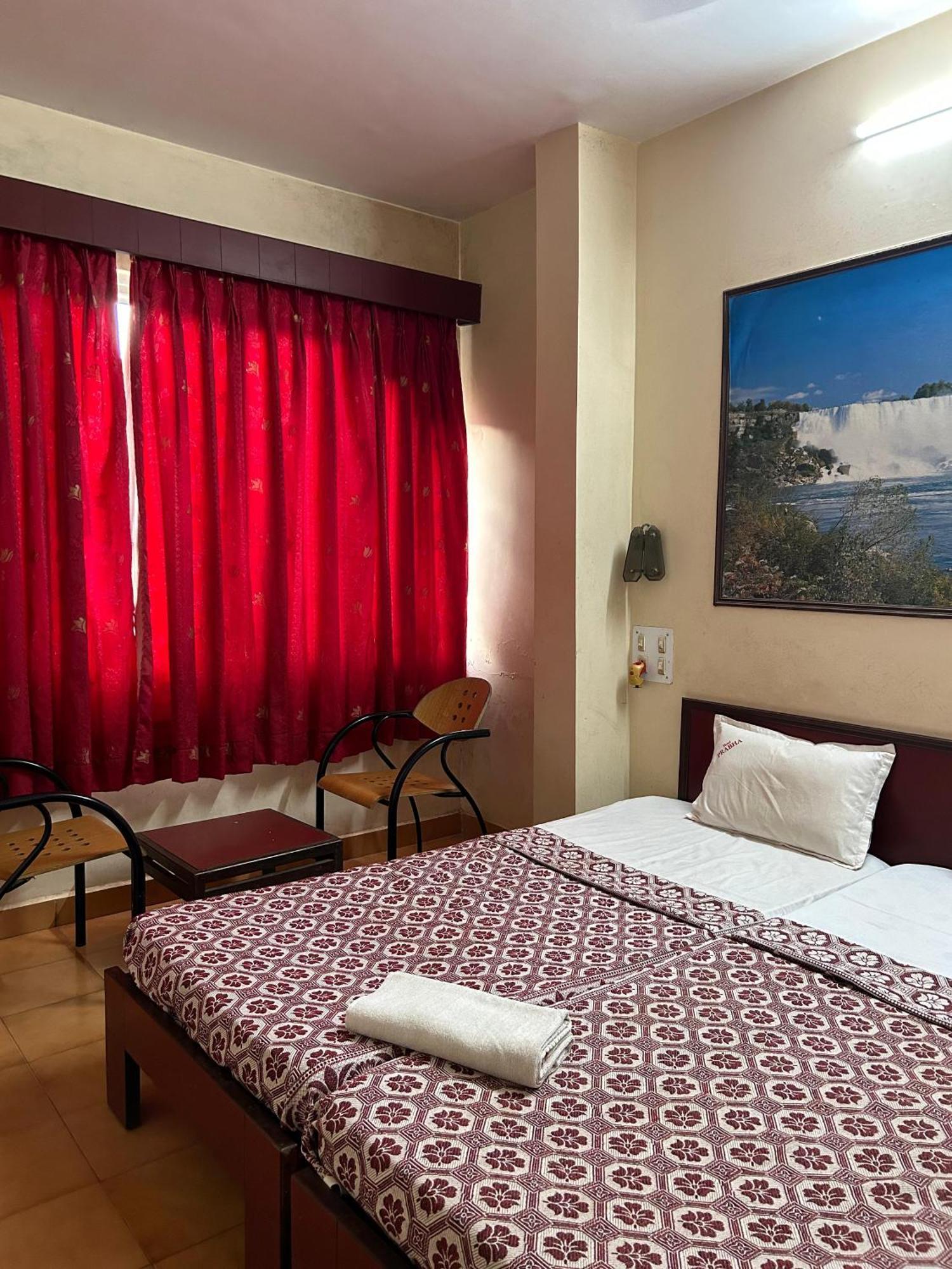 Hotel Prabha Ratnāgiri Buitenkant foto