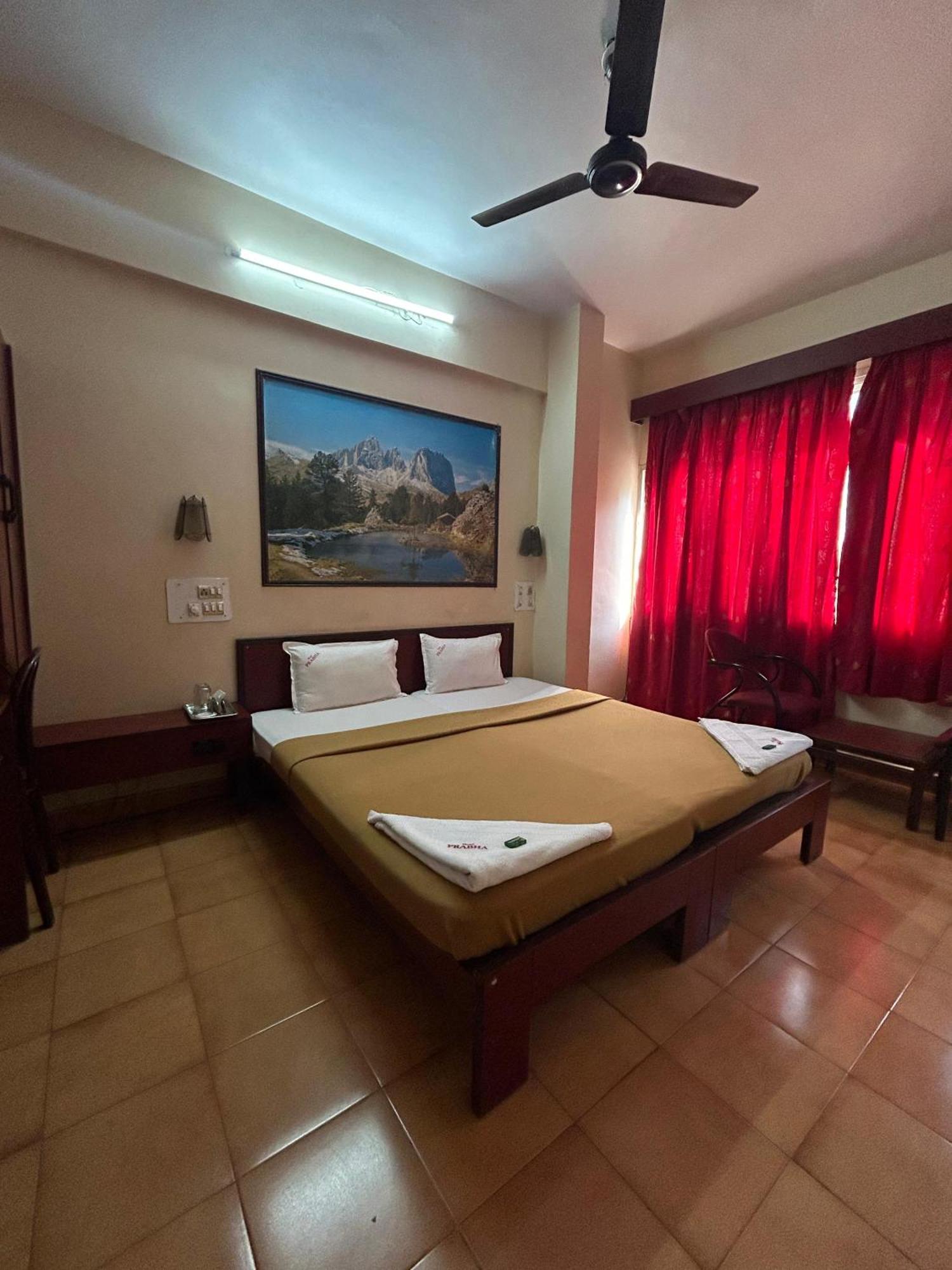 Hotel Prabha Ratnāgiri Buitenkant foto