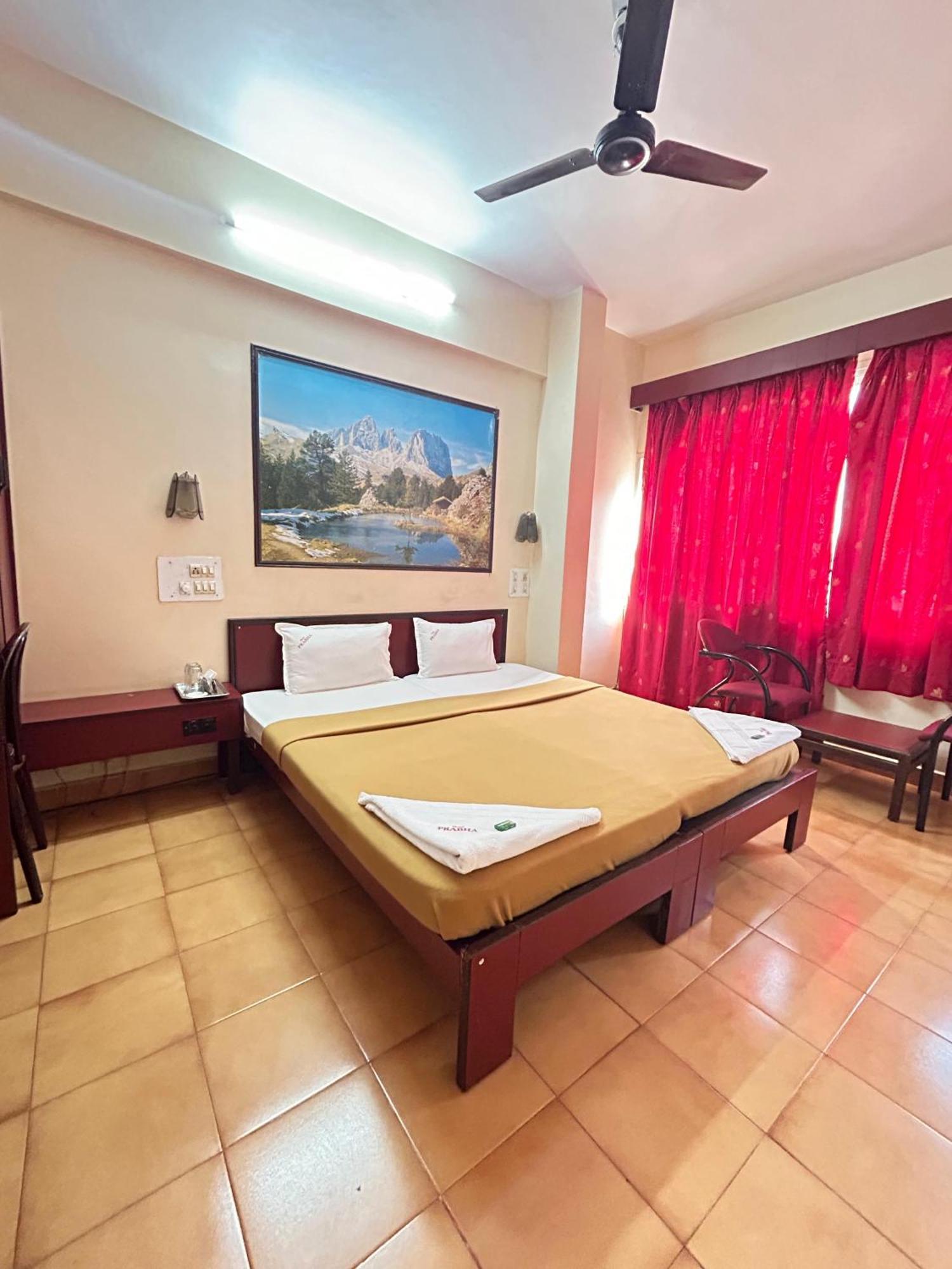 Hotel Prabha Ratnāgiri Buitenkant foto